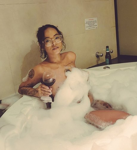 Foto di nudo di fuga di OnlyFans di Bruna Santiago