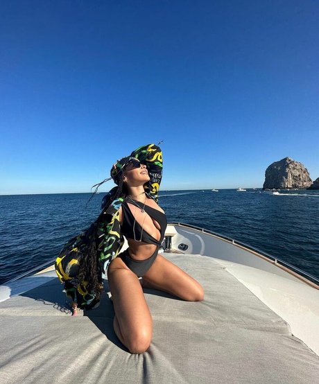 Foto di nudo di fuga di OnlyFans di Tinashe