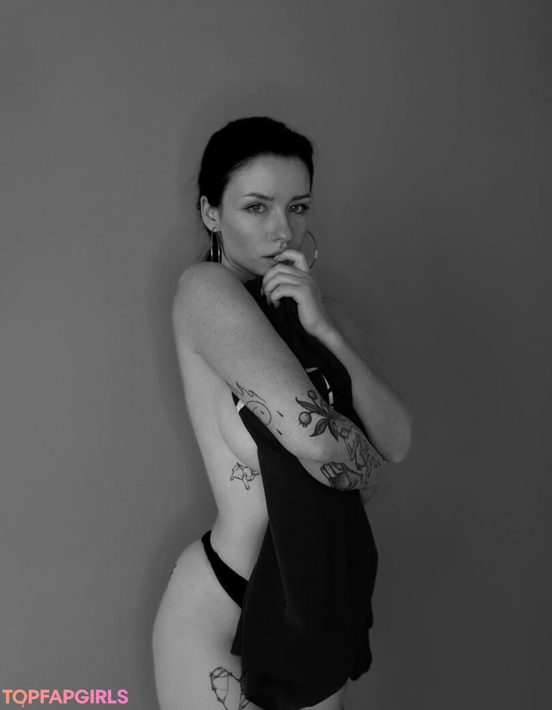 Foto di nudo di fuga di OnlyFans di Innervus #1575