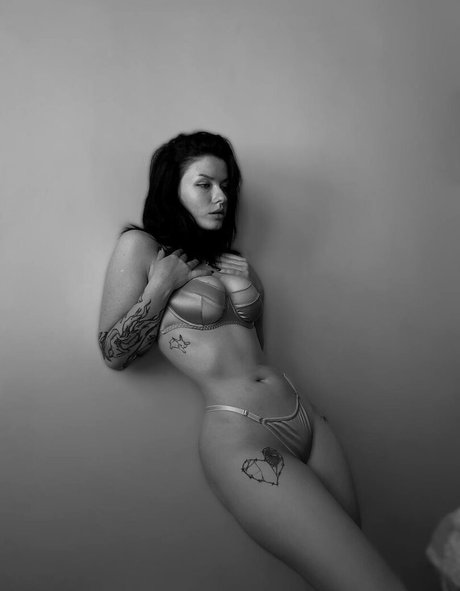 Foto di nudo di fuga di OnlyFans di Innervus