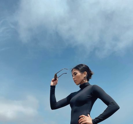 Foto di nudo di fuga di OnlyFans di Anna Akana