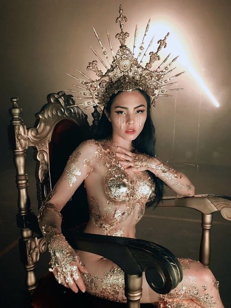 Anna Akana