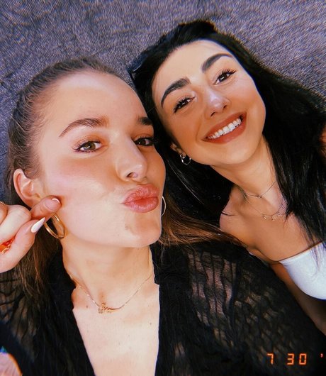 Foto di nudo di fuga di OnlyFans di Alexa Mansour