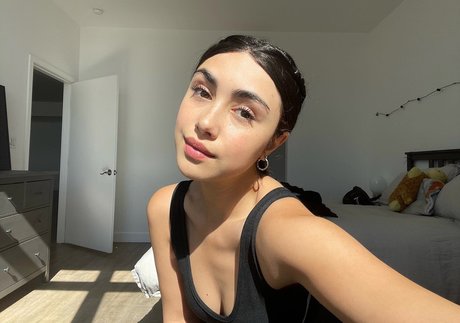 Foto di nudo di fuga di OnlyFans di Alexa Mansour