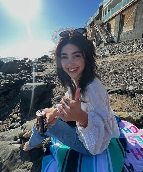 Foto di nudo di fuga di OnlyFans di Alexa Mansour