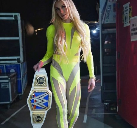 Foto di nudo di fuga di OnlyFans di Charlotte Flair