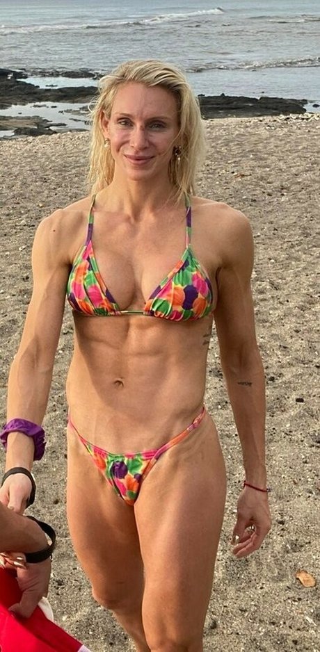Foto di nudo di fuga di OnlyFans di Charlotte Flair