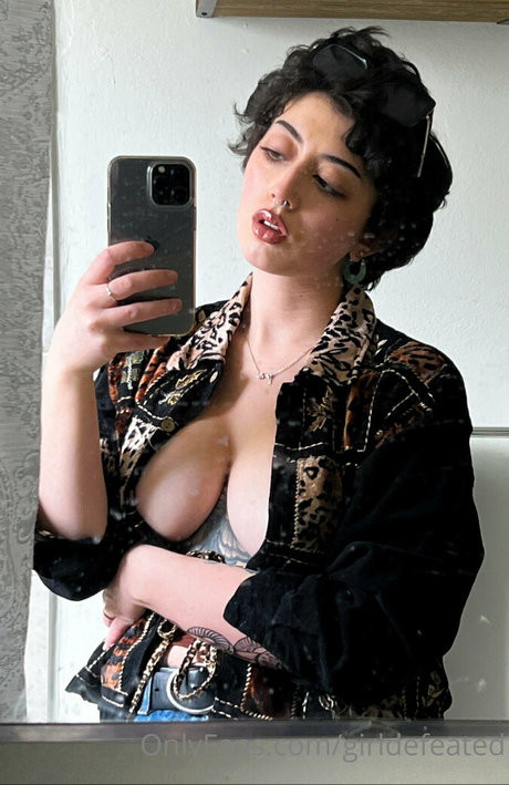 Foto di nudo di fuga di OnlyFans di Girldefeated