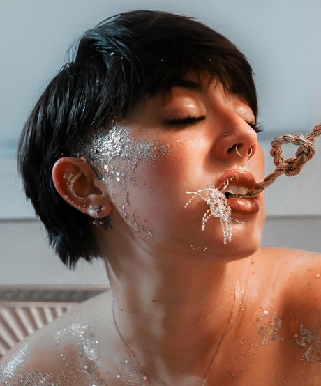 Foto di nudo di fuga di OnlyFans di Girldefeated