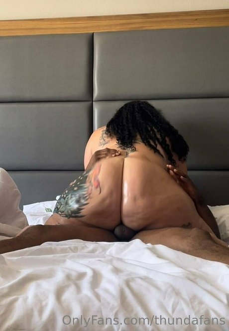Foto di nudo di fuga di OnlyFans di Thundafans