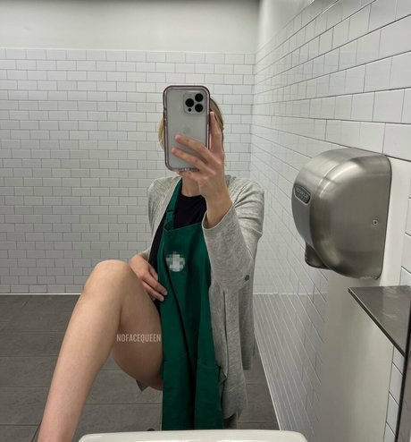 Foto di nudo di fuga di OnlyFans di Thenofacequeen