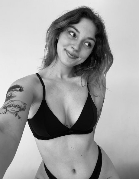 Foto di nudo di fuga di OnlyFans di Alienorchp