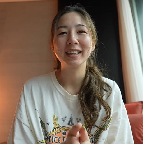 Foto di nudo di fuga di OnlyFans di Fuslie