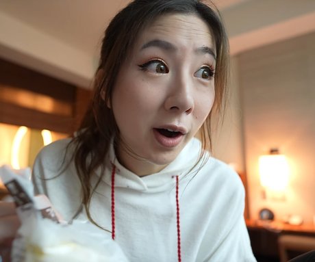 Foto di nudo di fuga di OnlyFans di Fuslie
