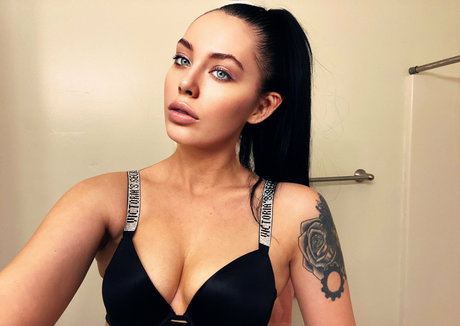 Foto di nudo di fuga di OnlyFans di Deavanclegg1