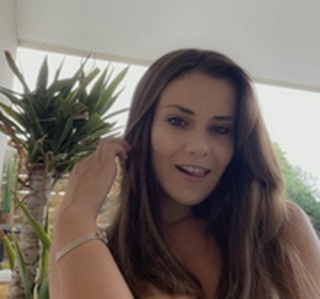 Foto di nudo di fuga di OnlyFans di Mina Sauvage