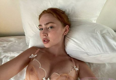 Foto di nudo di fuga di OnlyFans di Renata Ri