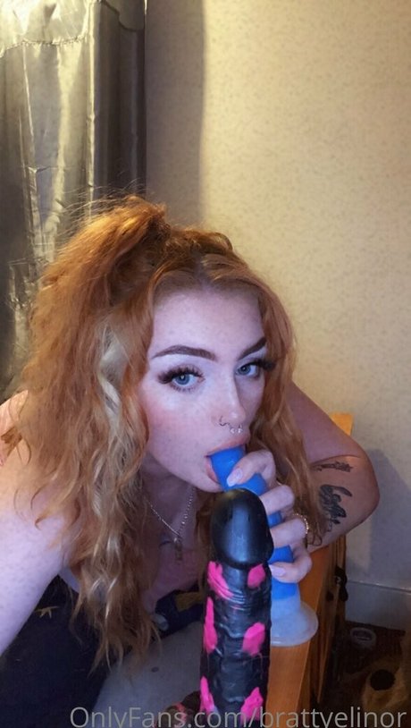 Foto di nudo di fuga di OnlyFans di Brattyelinor
