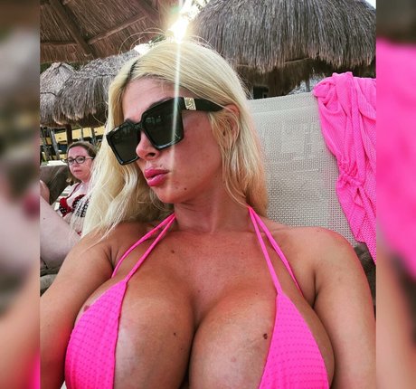 Foto di nudo di fuga di OnlyFans di Aniita Muhlemann