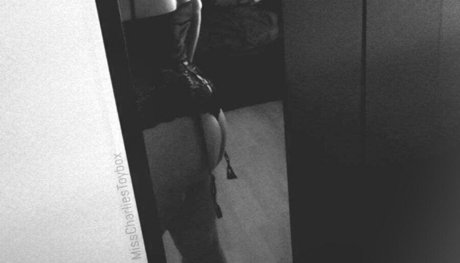 Foto di nudo di fuga di OnlyFans di Misscharliestoybox
