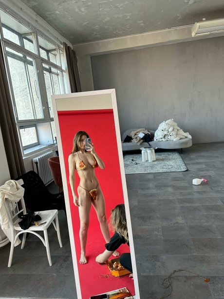Foto di nudo di fuga di OnlyFans di Toma Efremova