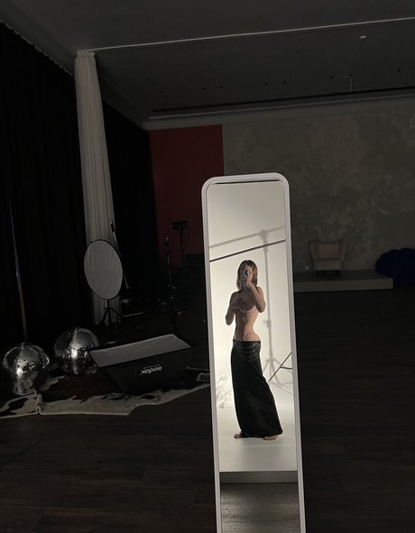 Foto di nudo di fuga di OnlyFans di Toma Efremova