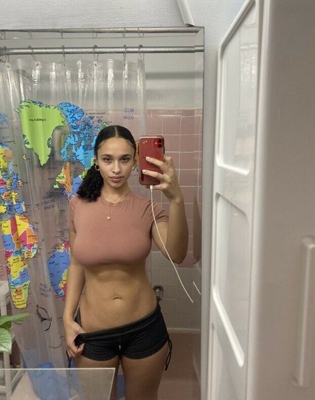 Foto di nudo di fuga di OnlyFans di Sarina