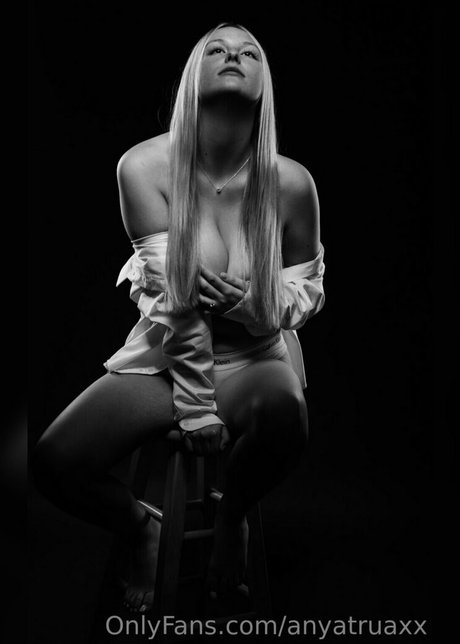 Foto di nudo di fuga di OnlyFans di Anya Truax