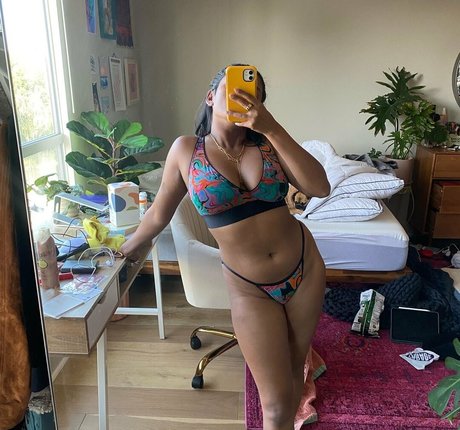 Foto di nudo di fuga di OnlyFans di Yamini Nambimadom