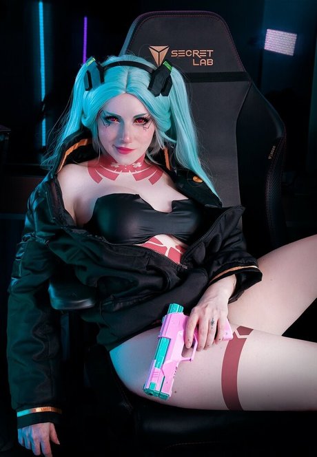Ezy Summers Cosplay