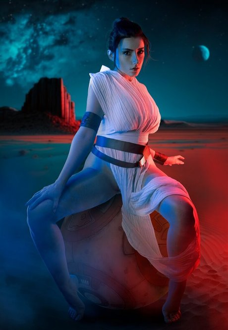 Ezy Summers Cosplay