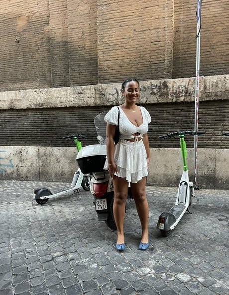 Foto di nudo di fuga di OnlyFans di Raina Morris