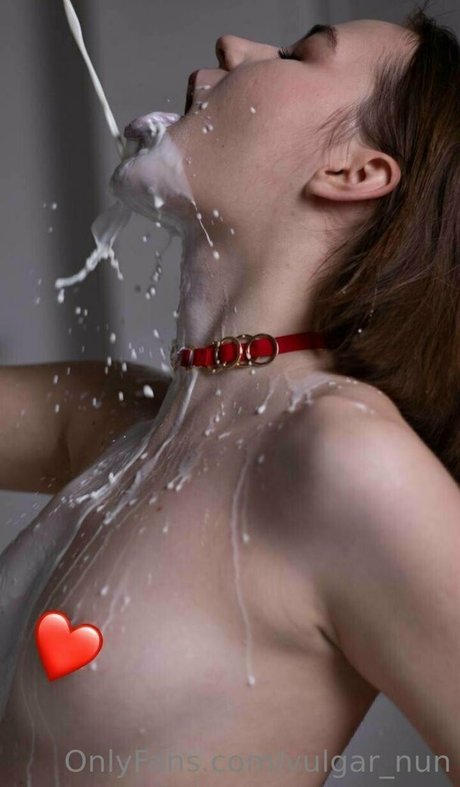 Foto di nudo di fuga di OnlyFans di Vulgarnun