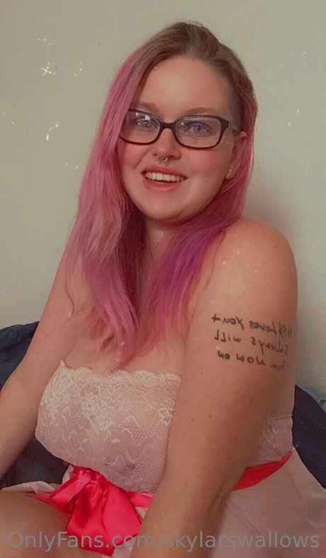 Foto di nudo di fuga di OnlyFans di Skylarswallows