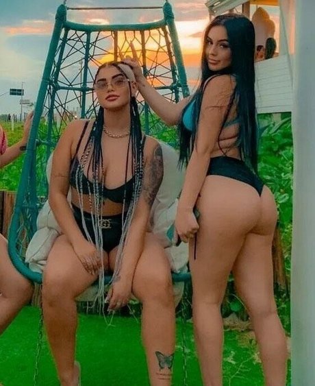 Foto di nudo di fuga di OnlyFans di Bella Angel Dezoitou