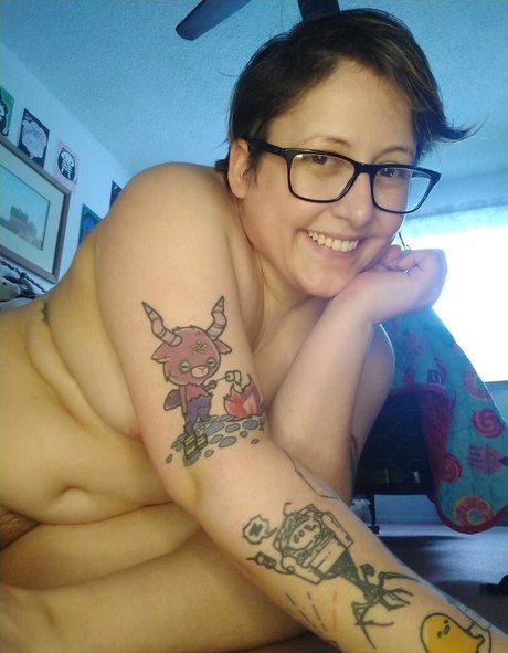 Foto di nudo di fuga di OnlyFans di Alamode