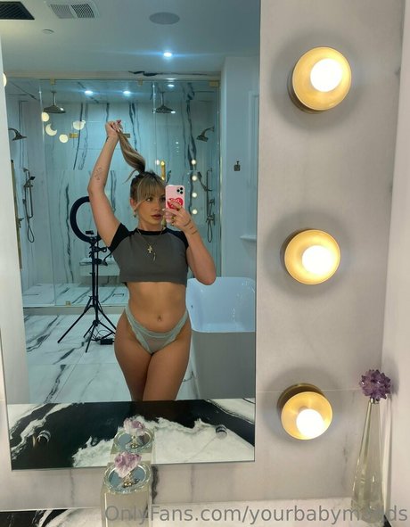 Foto di nudo di fuga di OnlyFans di Yourbabymadds