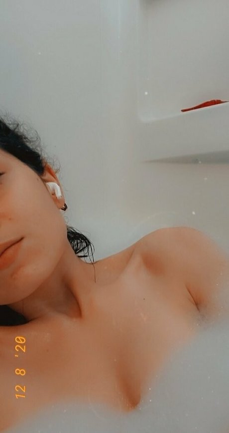 Foto di nudo di fuga di OnlyFans di Spillingthetea