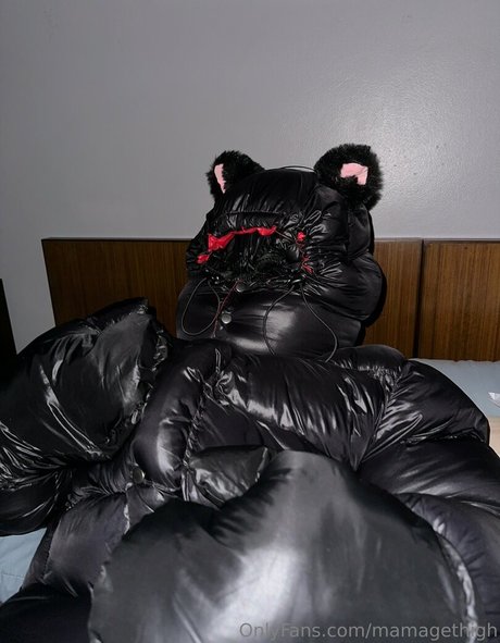 Foto di nudo di fuga di OnlyFans di Mamagethigh