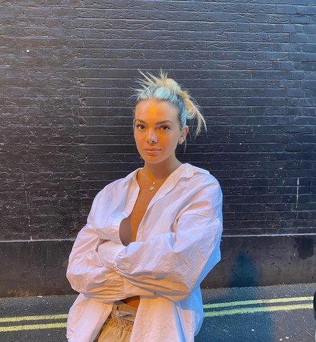 Foto di nudo di fuga di OnlyFans di Louisa Johnson