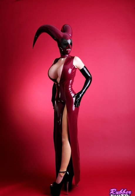 Foto di nudo di fuga di OnlyFans di Latex Lucy