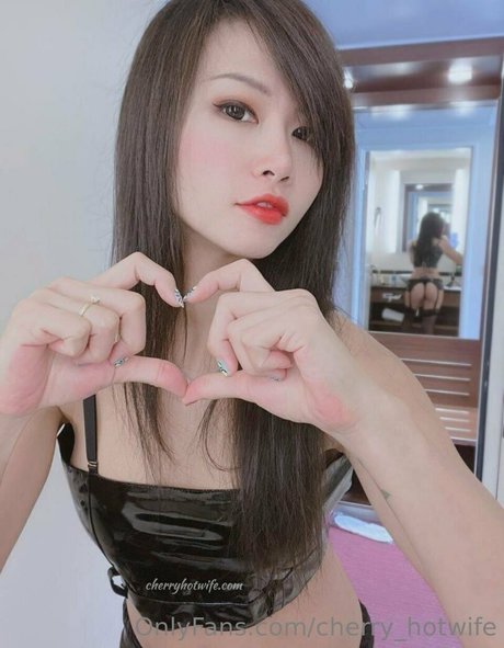 Foto di nudo di fuga di OnlyFans di Cherryhotwife