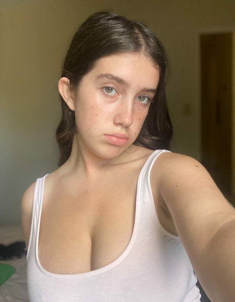 Foto di nudo di fuga di OnlyFans di Itsmollyyyroseagain