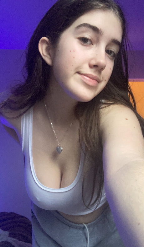 Foto di nudo di fuga di OnlyFans di Itsmollyyyroseagain