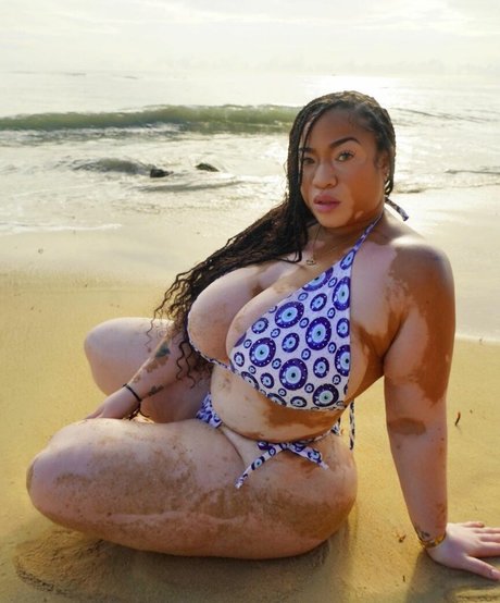 Foto di nudo di fuga di OnlyFans di Eviespice