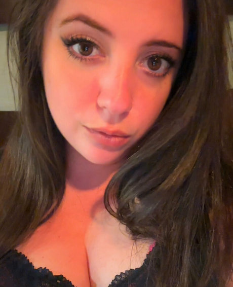 Foto di nudo di fuga di OnlyFans di Avahadley
