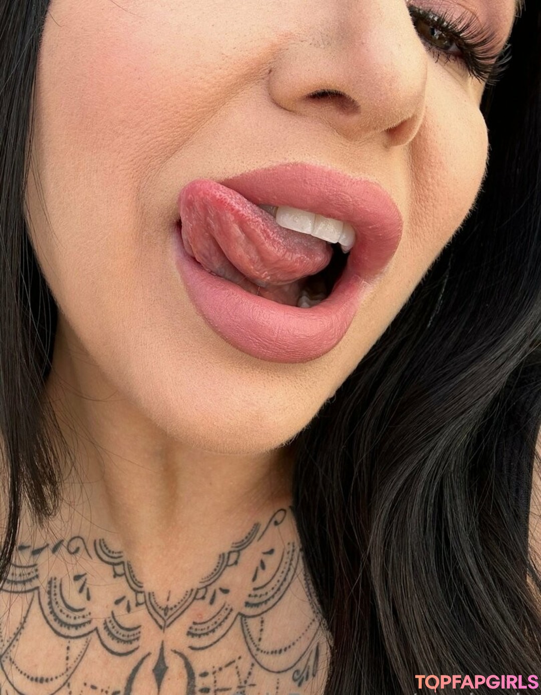 Foto di nudo di fuga di OnlyFans di Romi Rain #1008
