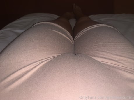 Foto di nudo di fuga di OnlyFans di Genie Exum