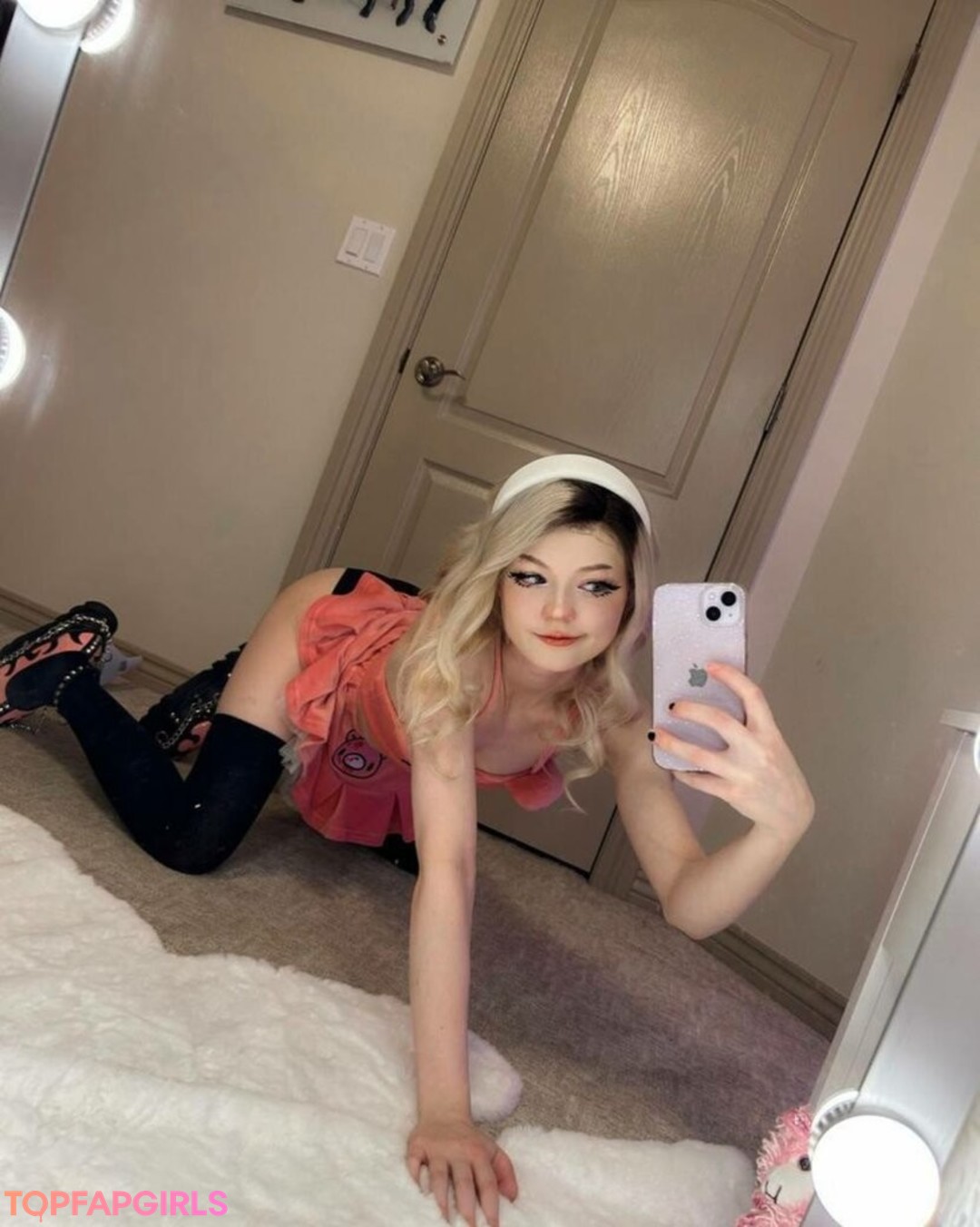 Foto di nudo di fuga di OnlyFans di Strawbeariemilkk #2117