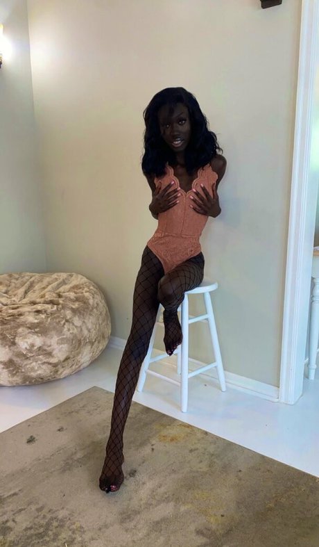 Foto di nudo di fuga di OnlyFans di Monamonhoe